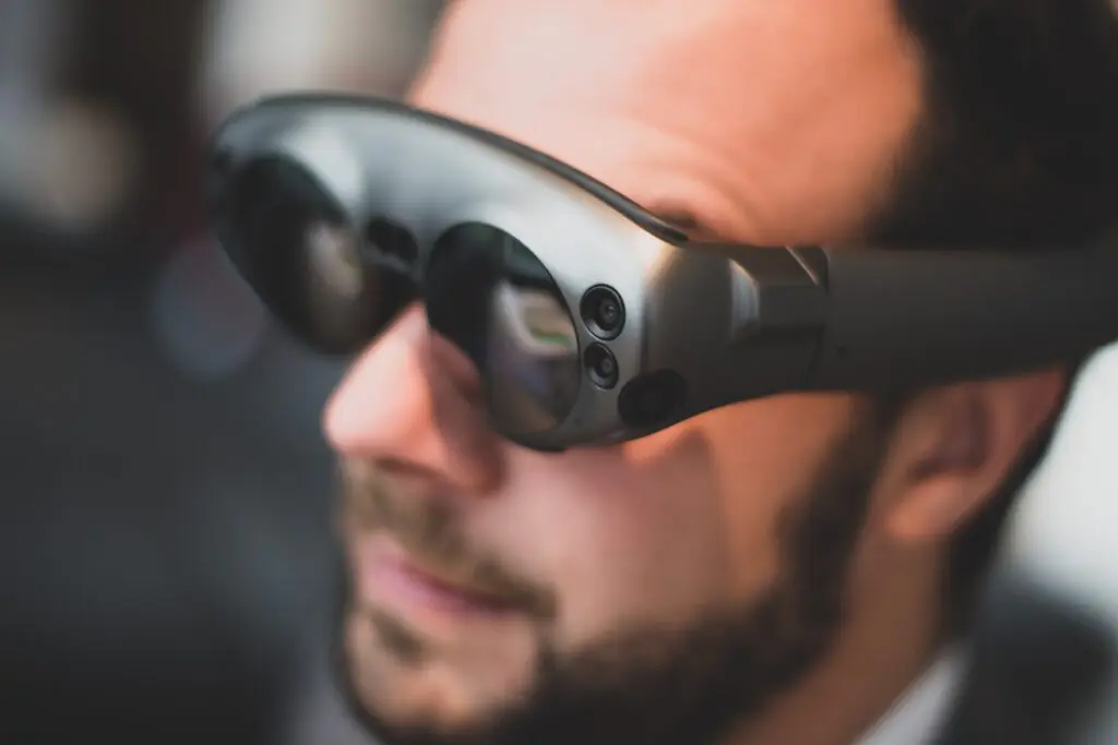 Dive into the World of Virtual Reality and Augmented Reality
