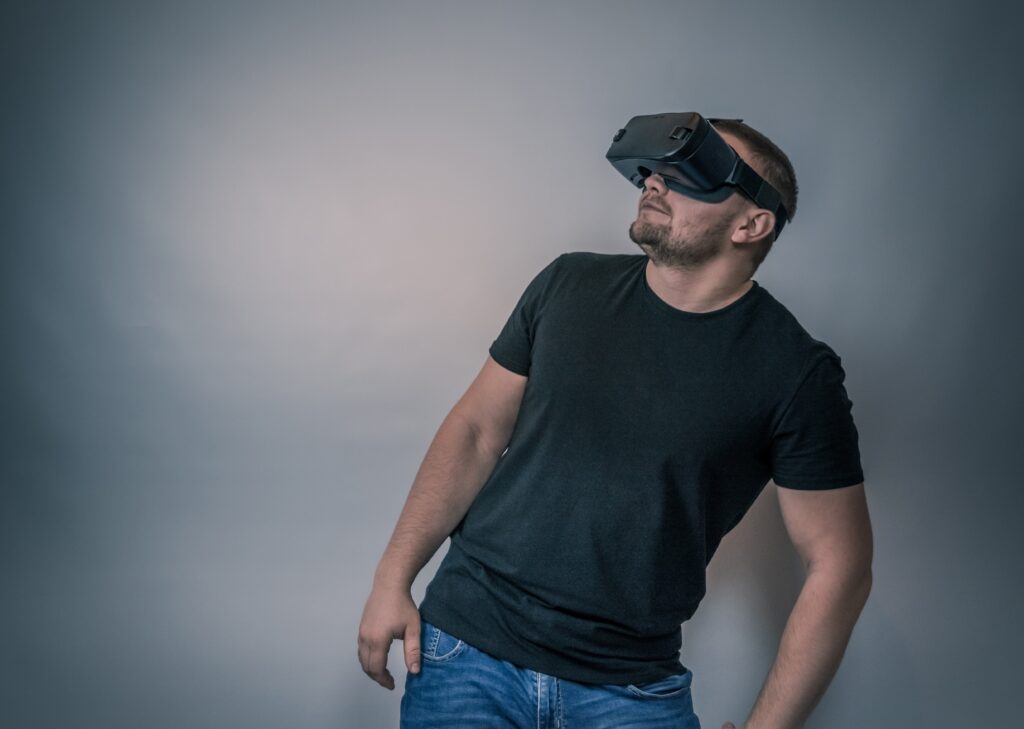 VR headset with eye tracking