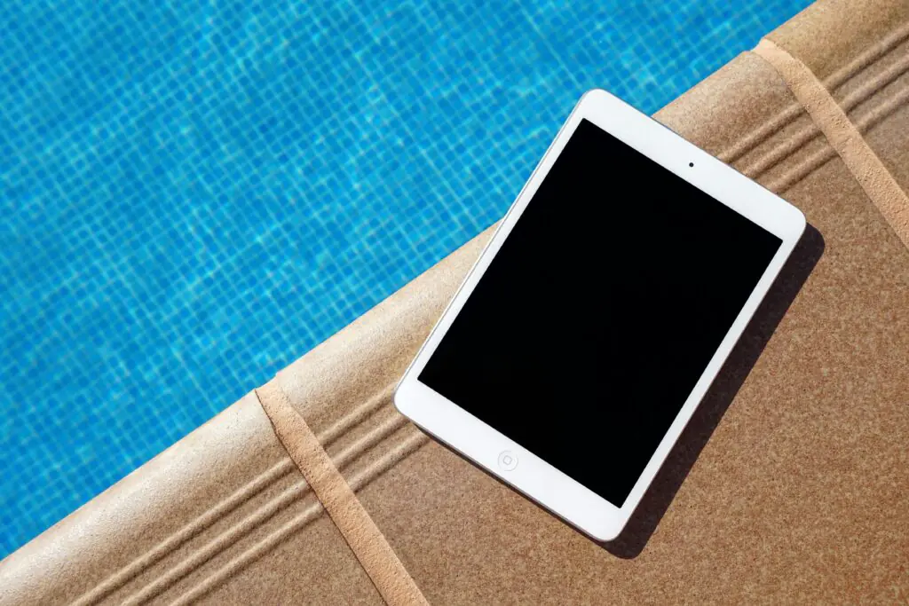 nubia Pad 3D tablet with a 3D object displayed on its screen